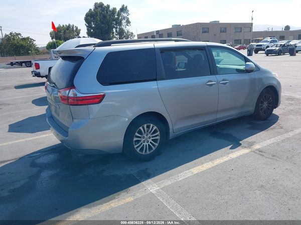 2015 TOYOTA SIENNA XLE 8 PASSENGER