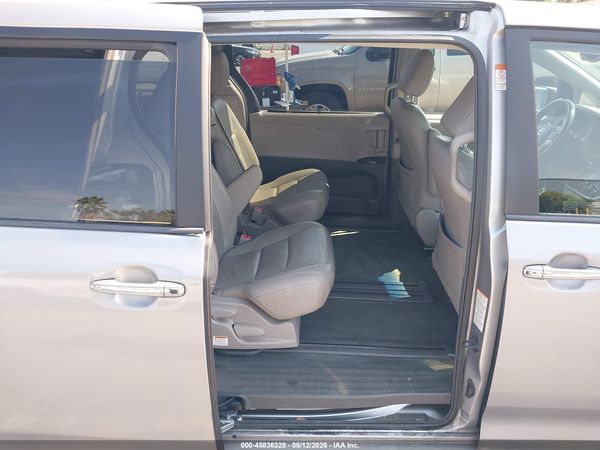 2015 TOYOTA SIENNA XLE 8 PASSENGER