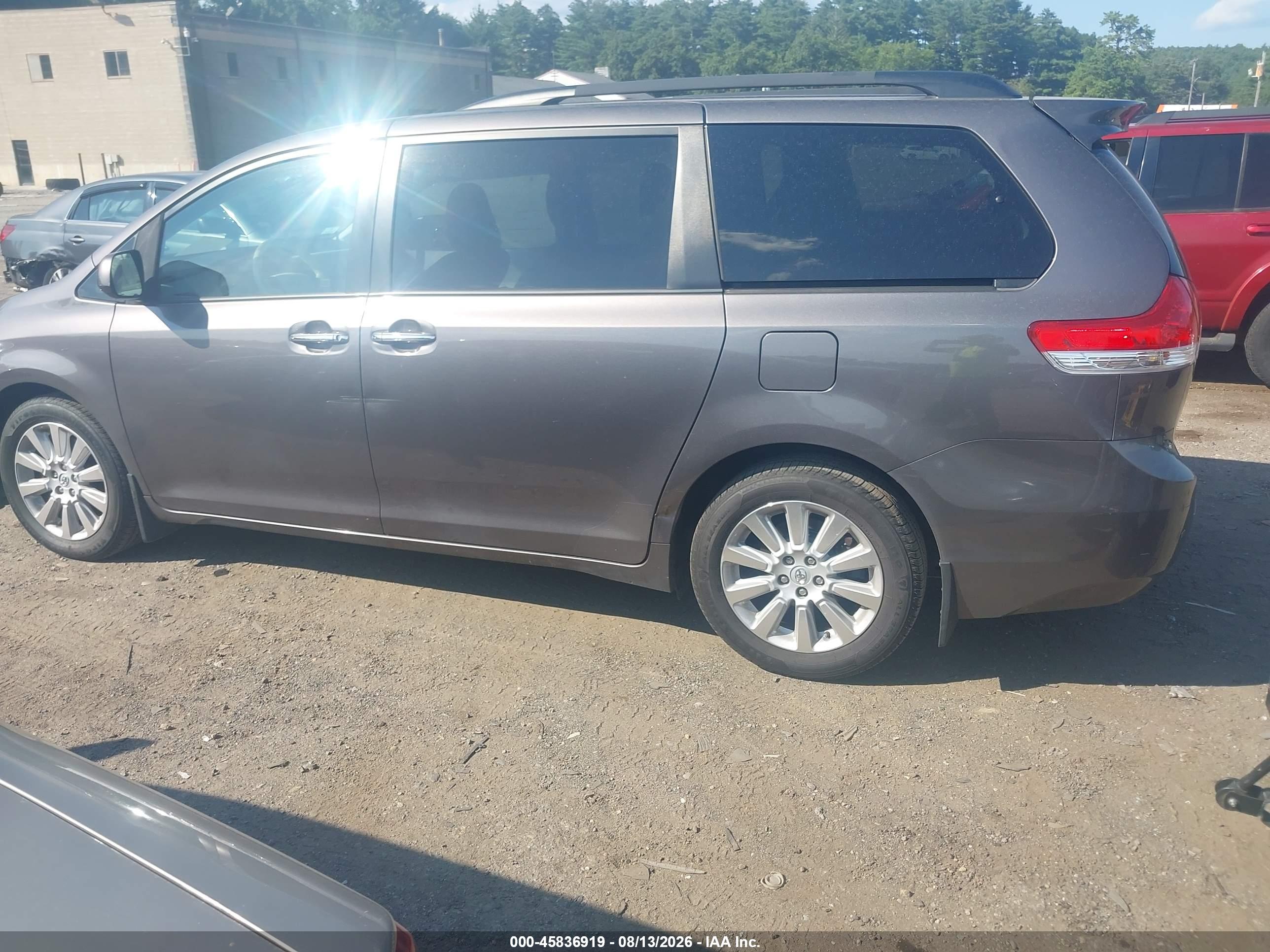 2014 TOYOTA SIENNA XLE 7 PASSENGER