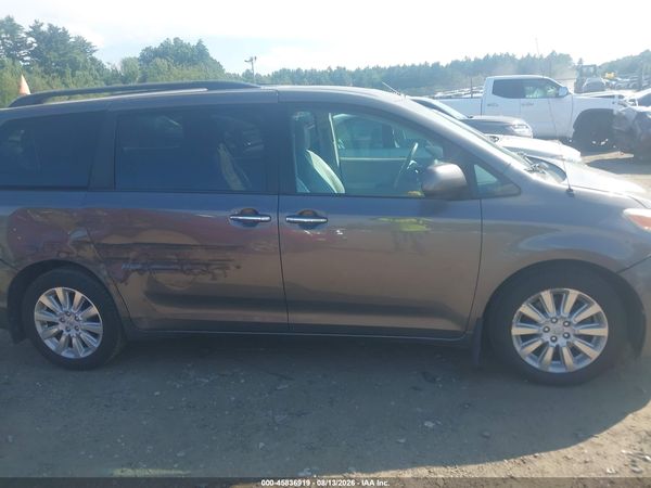 2014 TOYOTA SIENNA XLE 7 PASSENGER