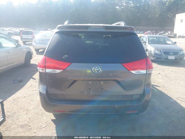 2014 TOYOTA SIENNA XLE 7 PASSENGER