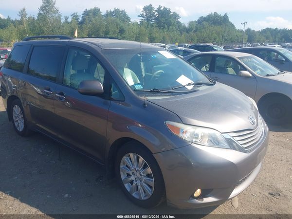 2014 TOYOTA SIENNA XLE 7 PASSENGER