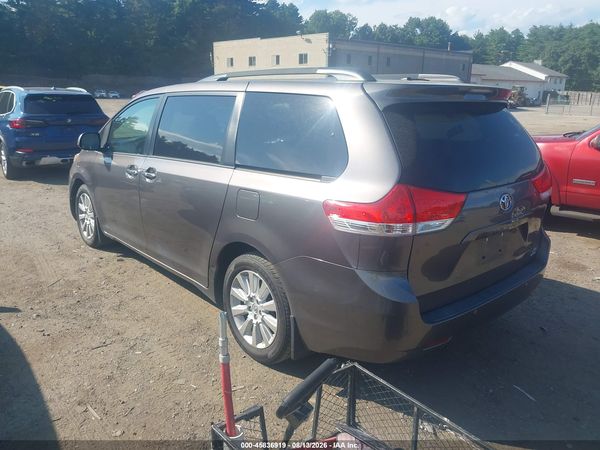 2014 TOYOTA SIENNA XLE 7 PASSENGER