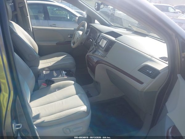 2014 TOYOTA SIENNA XLE 7 PASSENGER