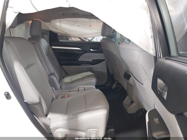 2019 TOYOTA HIGHLANDER XLE