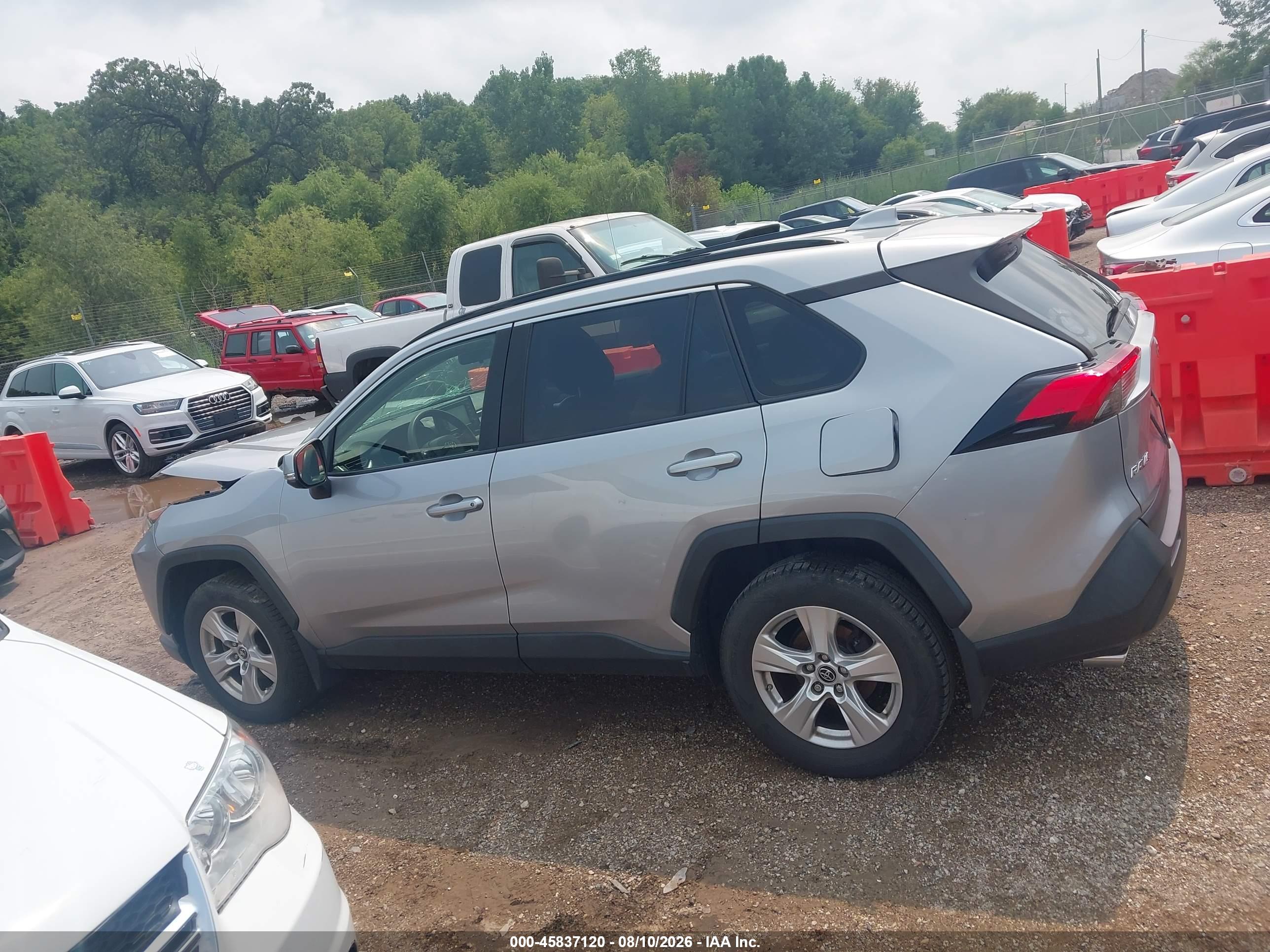 2019 TOYOTA RAV4 XLE