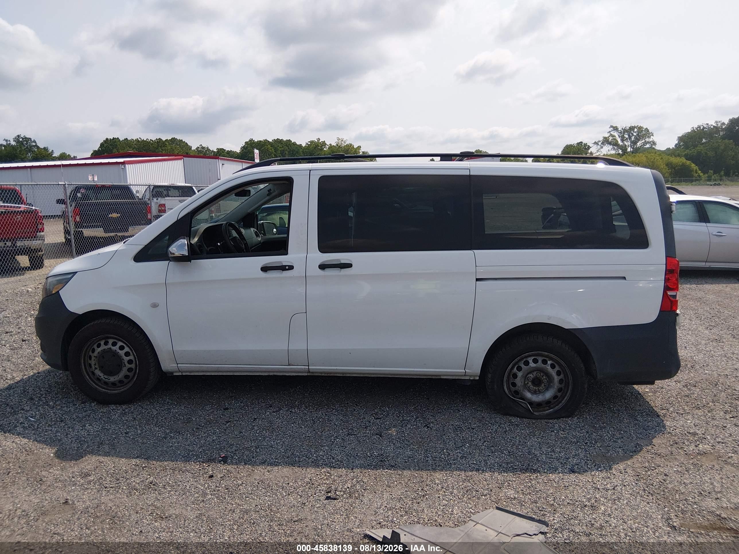 2016 MERCEDES-BENZ METRIS