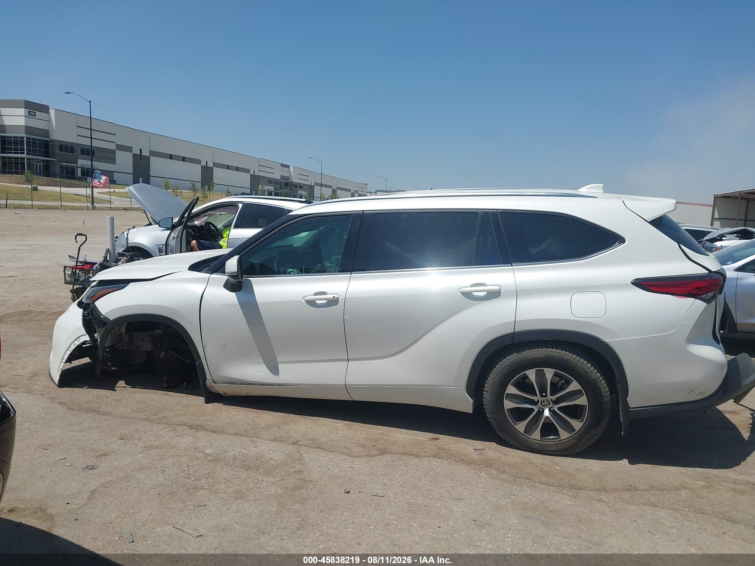 2021 TOYOTA HIGHLANDER XLE