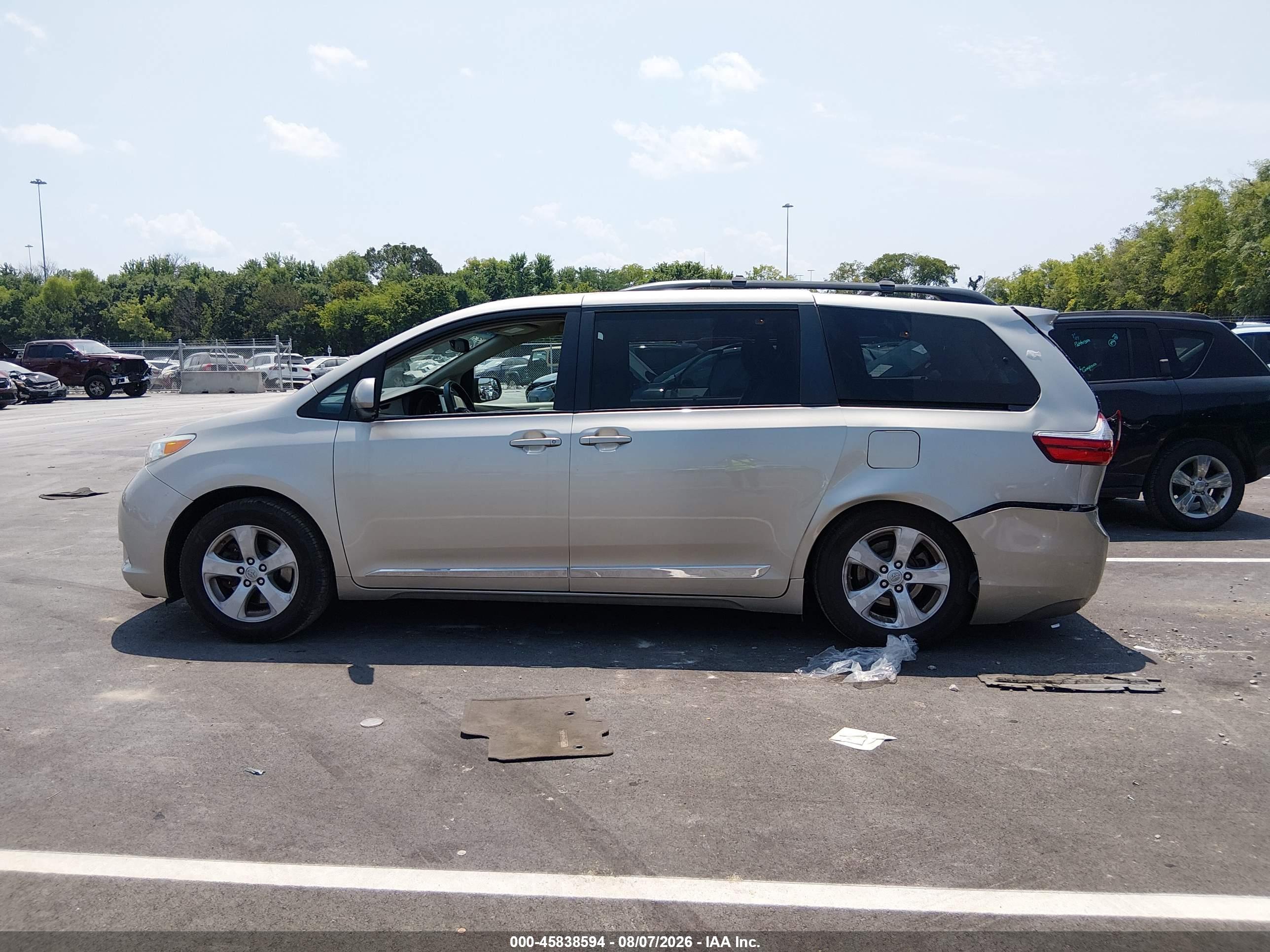 2015 TOYOTA SIENNA LE 8 PASSENGER