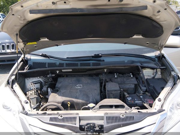 2015 TOYOTA SIENNA LE 8 PASSENGER
