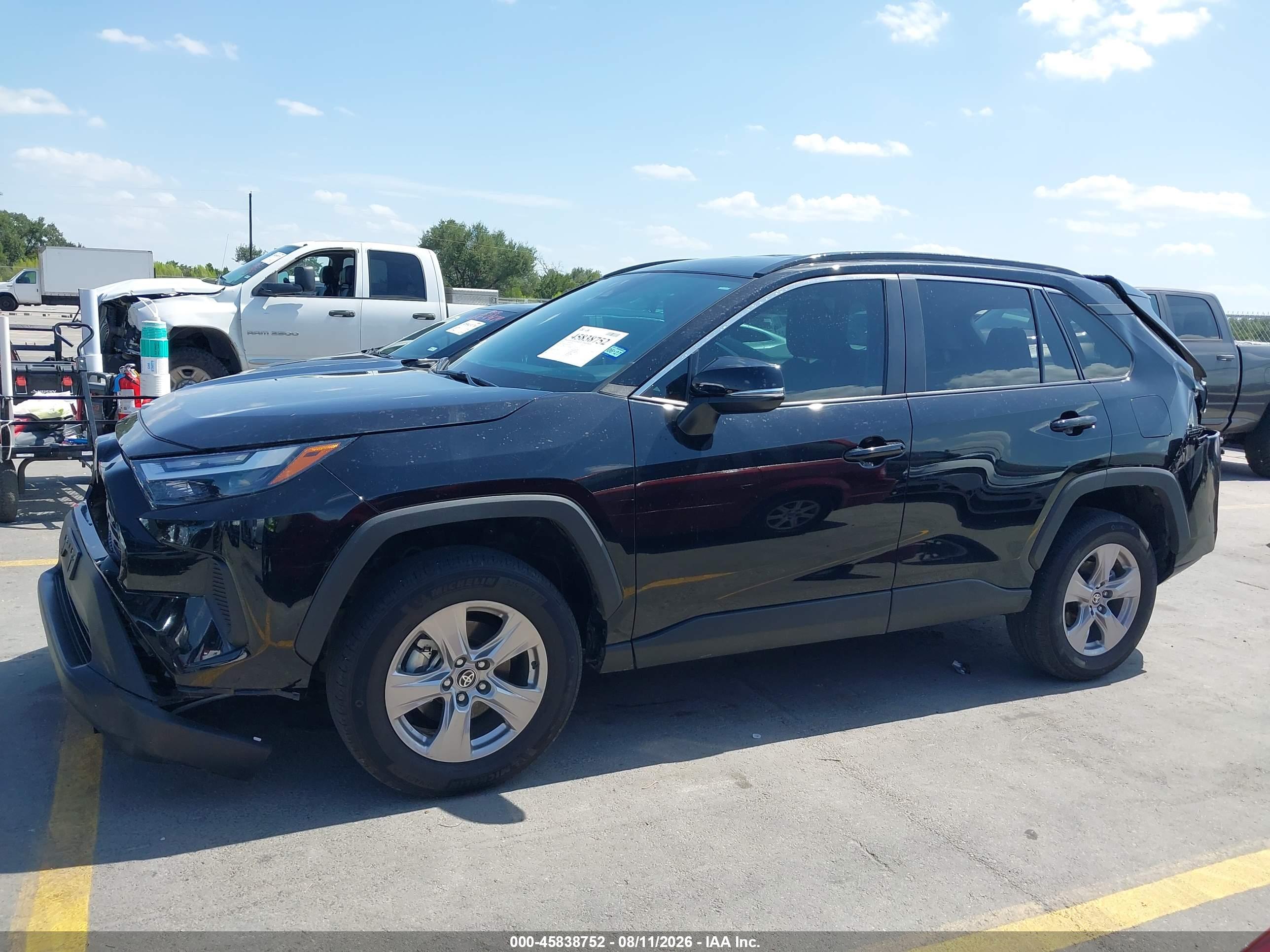 2025 TOYOTA RAV4 XLE