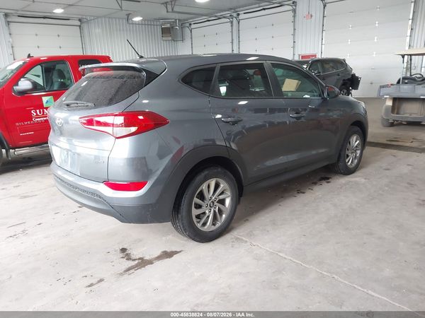 2018 HYUNDAI TUCSON SE — I4