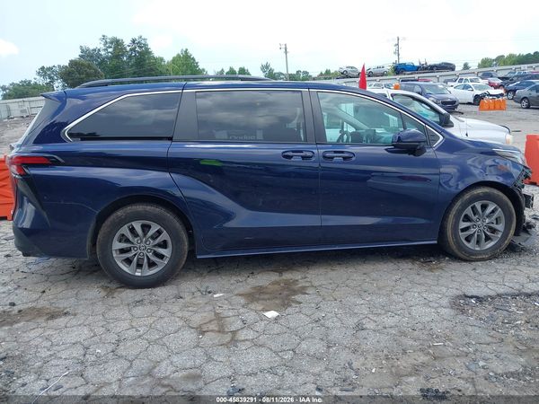 2021 TOYOTA SIENNA LE