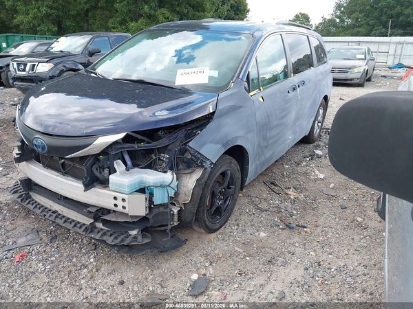2021 TOYOTA SIENNA LE