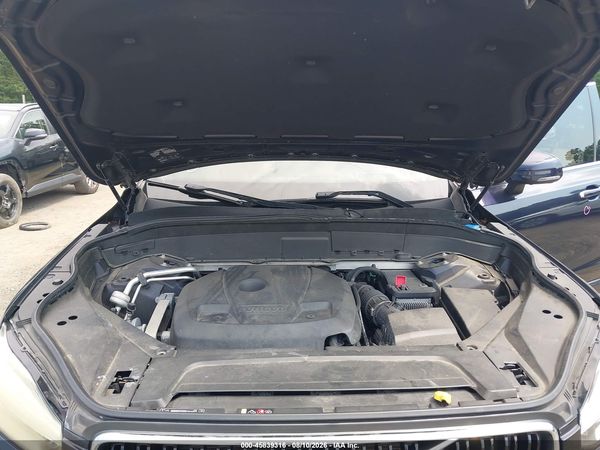 2017 VOLVO XC90 T6 MOMENTUM