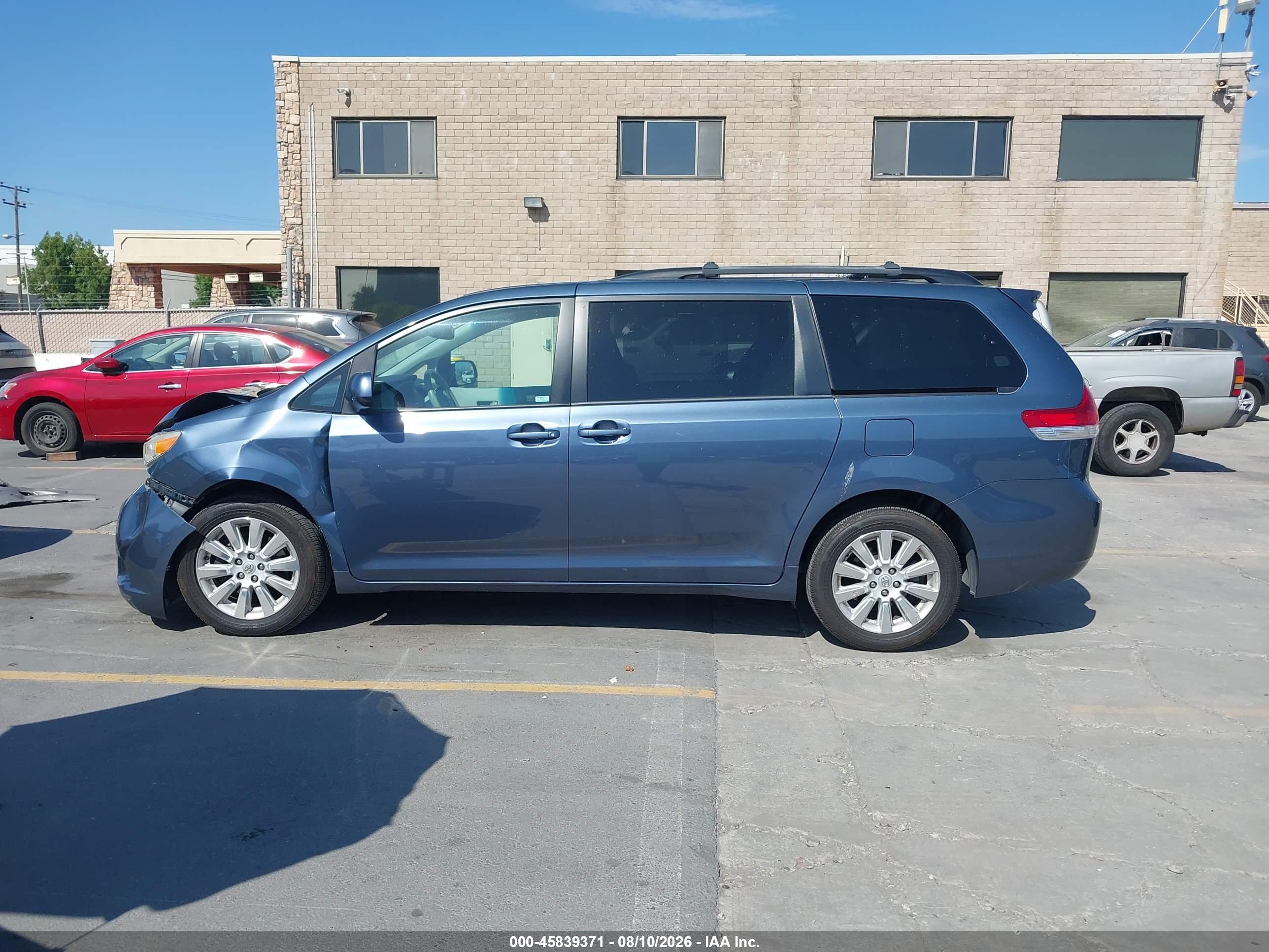 2013 TOYOTA SIENNA LE 7 PASSENGER