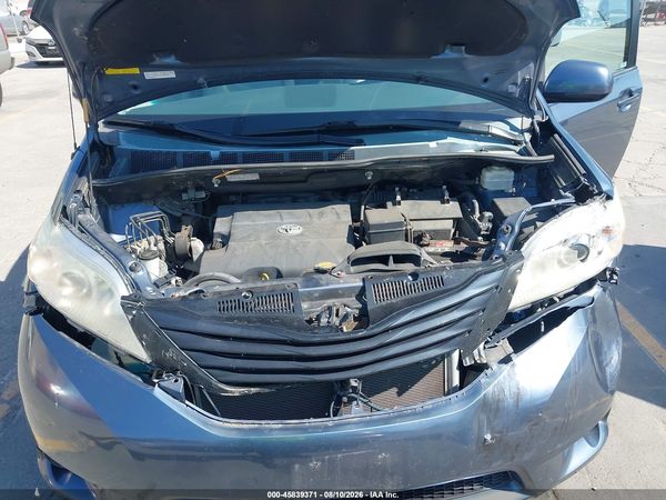2013 TOYOTA SIENNA LE 7 PASSENGER