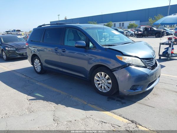 2013 TOYOTA SIENNA LE 7 PASSENGER
