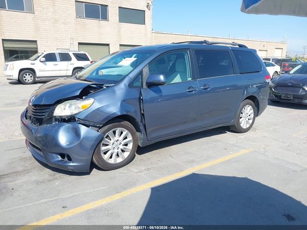 2013 TOYOTA SIENNA LE 7 PASSENGER
