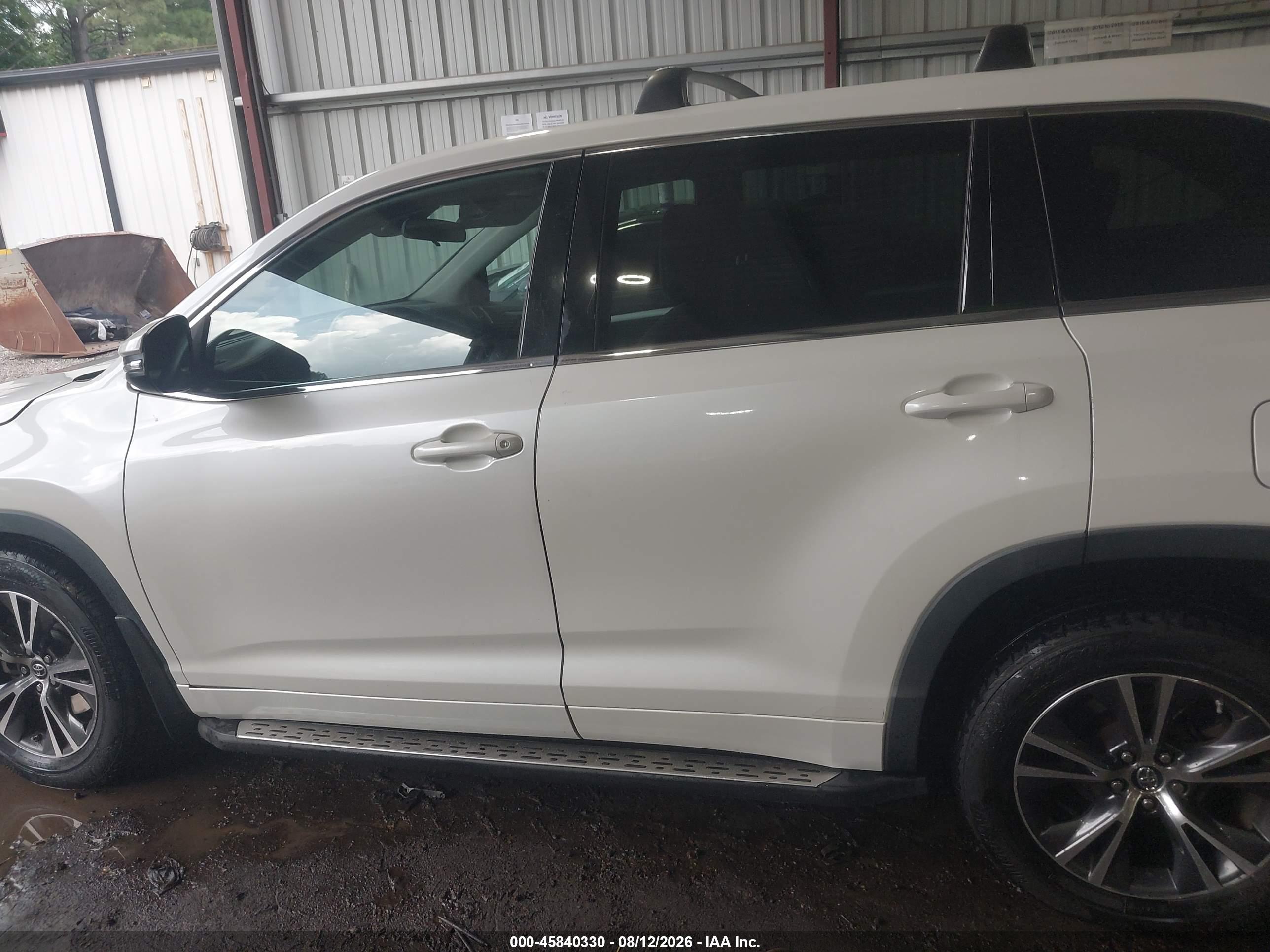 2017 TOYOTA HIGHLANDER LE