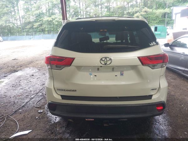 2017 TOYOTA HIGHLANDER LE