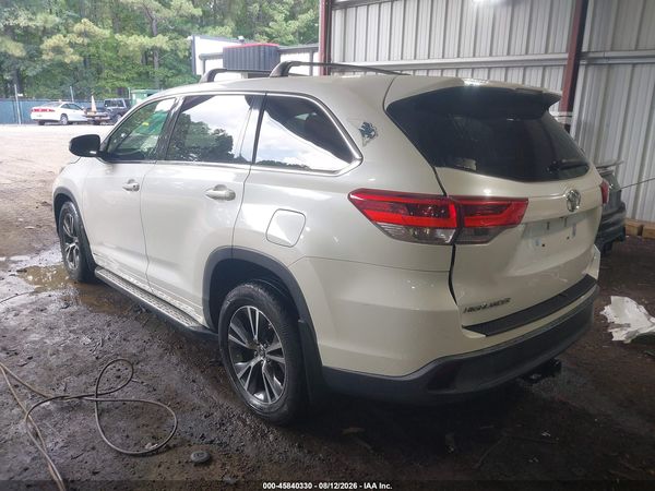 2017 TOYOTA HIGHLANDER LE