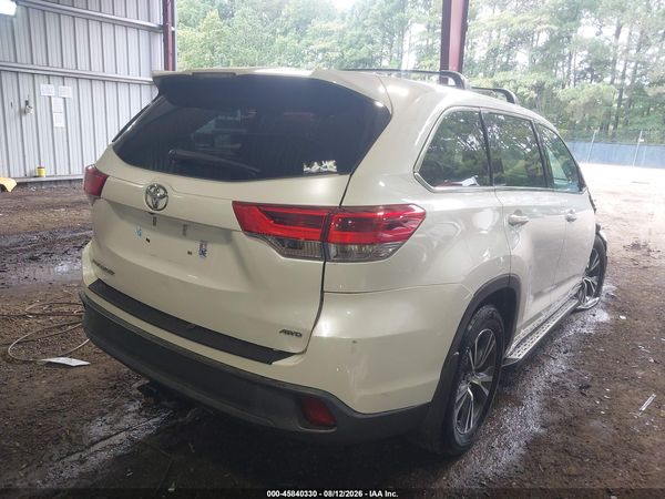 2017 TOYOTA HIGHLANDER LE