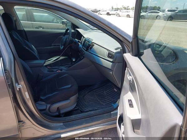 2017 KIA NIRO LX