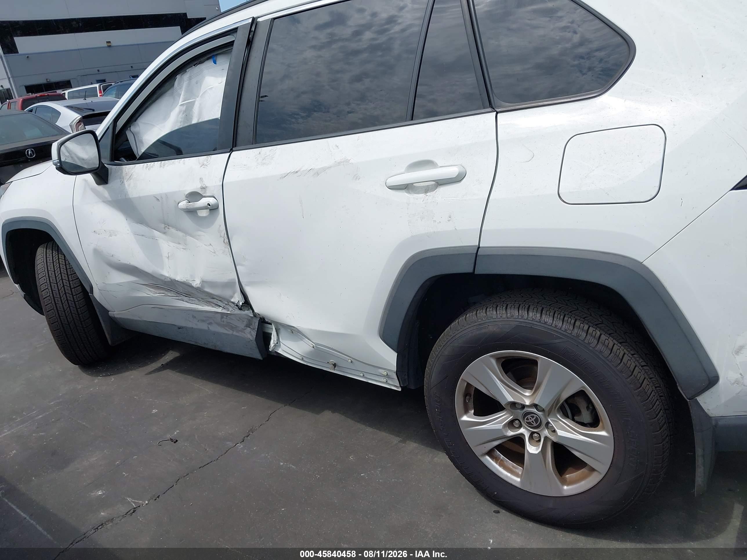 2021 TOYOTA RAV4 XLE