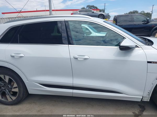 2022 AUDI E-TRON PREMIUM QUATTRO