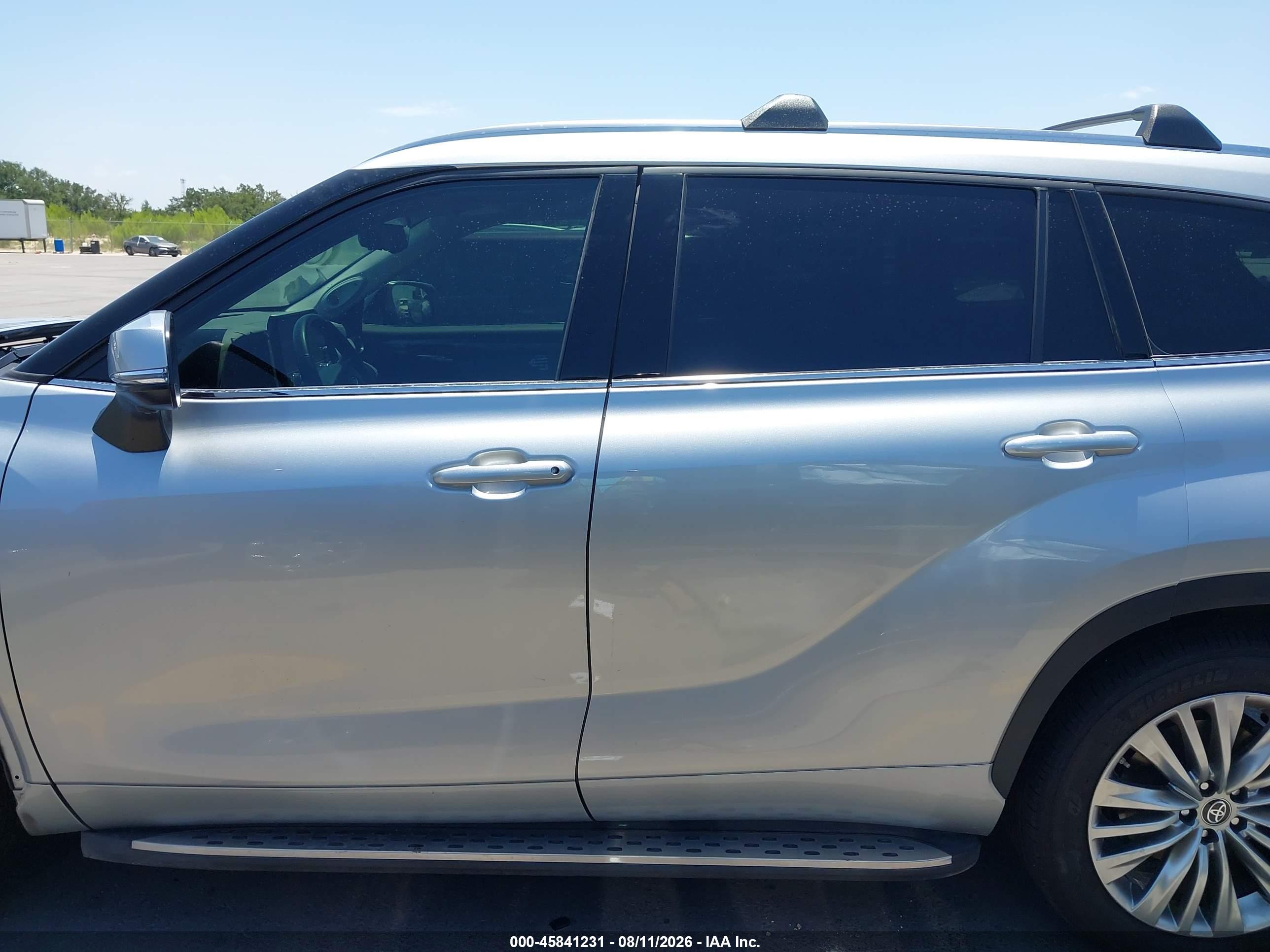 2023 TOYOTA HIGHLANDER PLATINUM