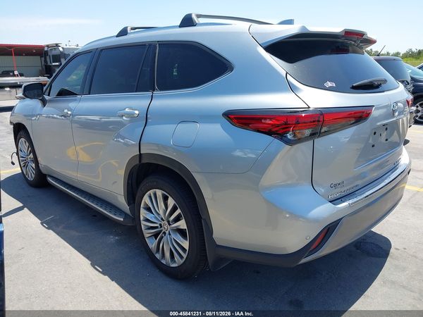 2023 TOYOTA HIGHLANDER PLATINUM