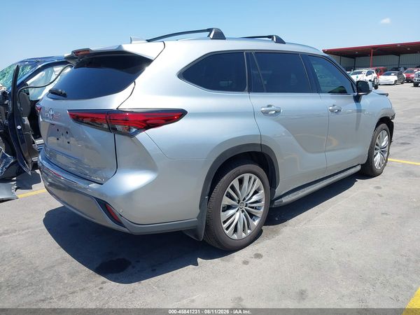 2023 TOYOTA HIGHLANDER PLATINUM