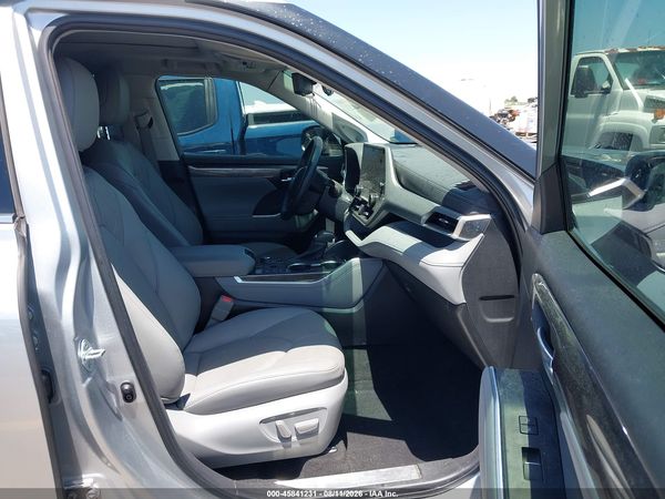 2023 TOYOTA HIGHLANDER PLATINUM