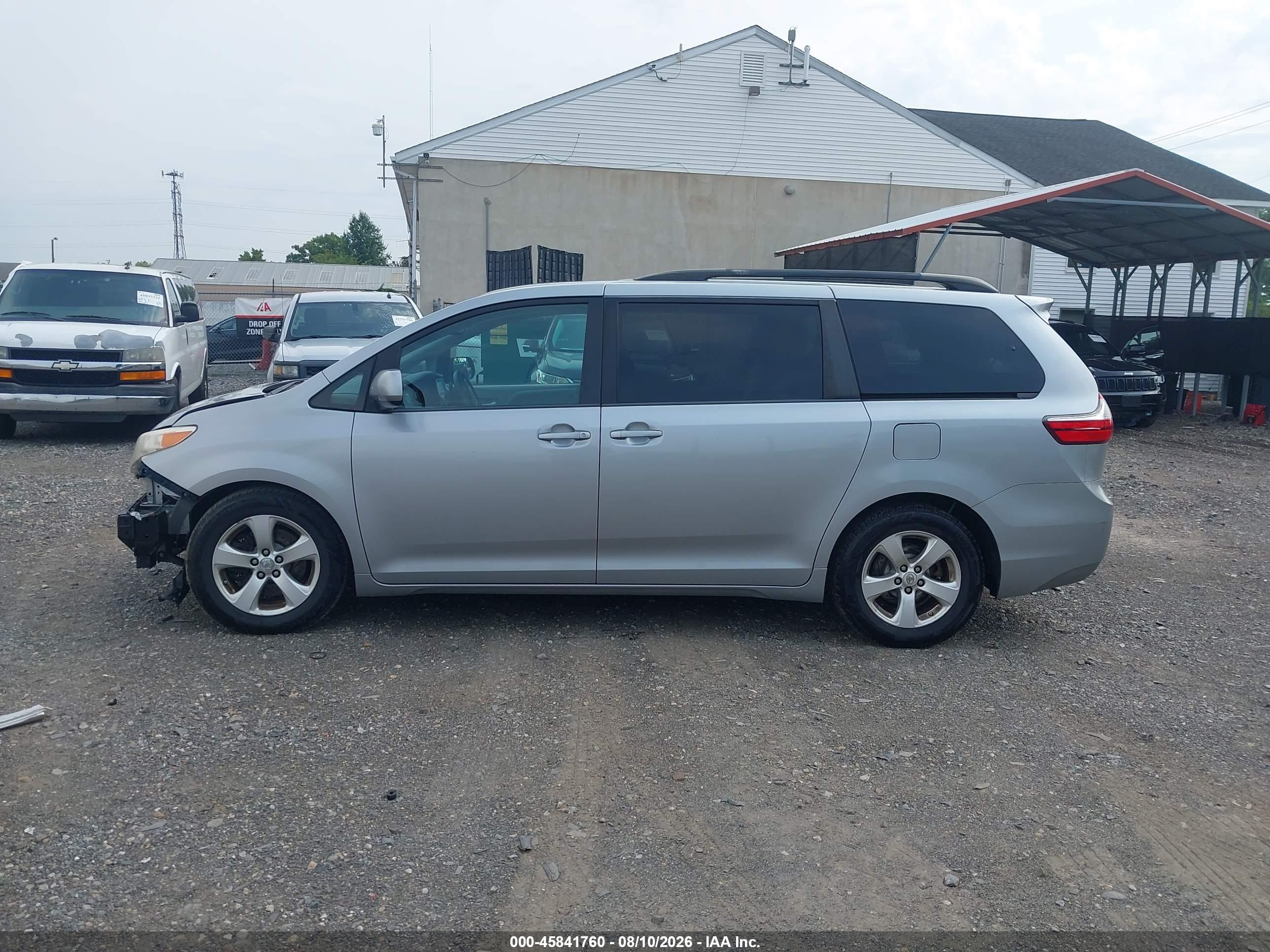 2015 TOYOTA SIENNA LE 8 PASSENGER