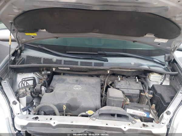 2015 TOYOTA SIENNA LE 8 PASSENGER