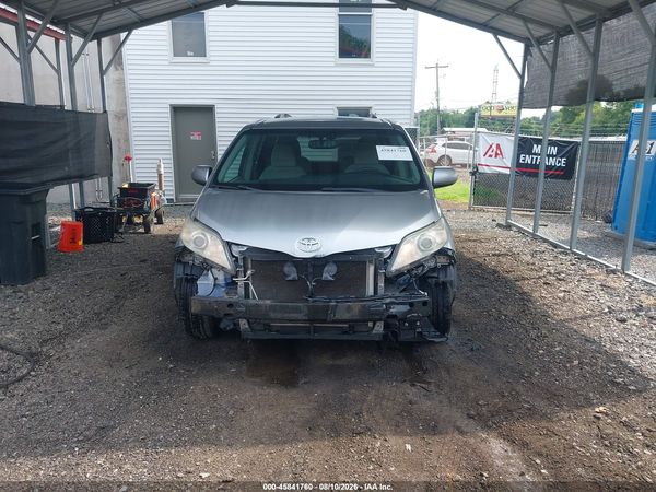 2015 TOYOTA SIENNA LE 8 PASSENGER