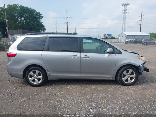 2015 TOYOTA SIENNA LE 8 PASSENGER