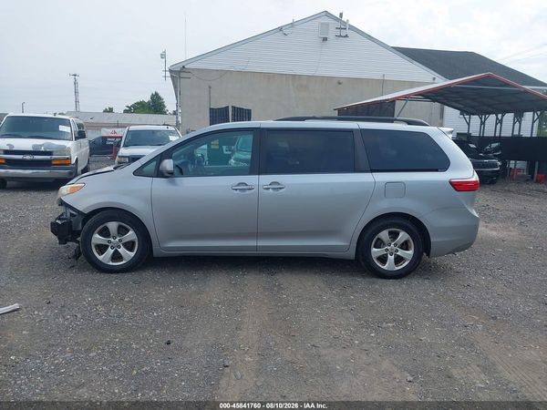 2015 TOYOTA SIENNA LE 8 PASSENGER