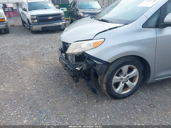 2015 TOYOTA SIENNA LE 8 PASSENGER