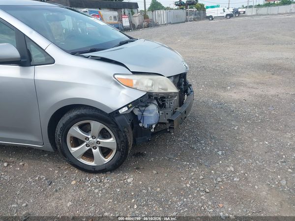 2015 TOYOTA SIENNA LE 8 PASSENGER