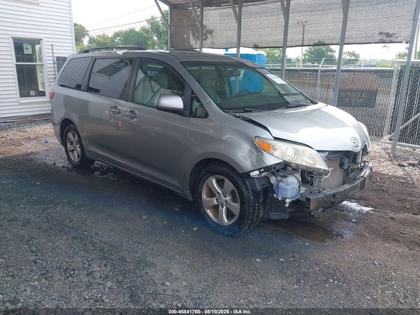 2015 TOYOTA SIENNA LE 8 PASSENGER