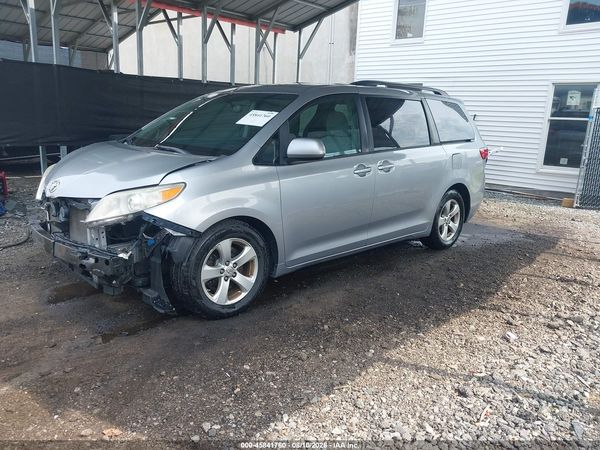 2015 TOYOTA SIENNA LE 8 PASSENGER