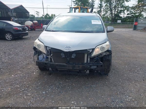 2015 TOYOTA SIENNA LE 8 PASSENGER