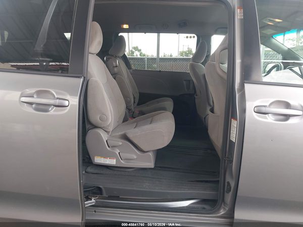 2015 TOYOTA SIENNA LE 8 PASSENGER