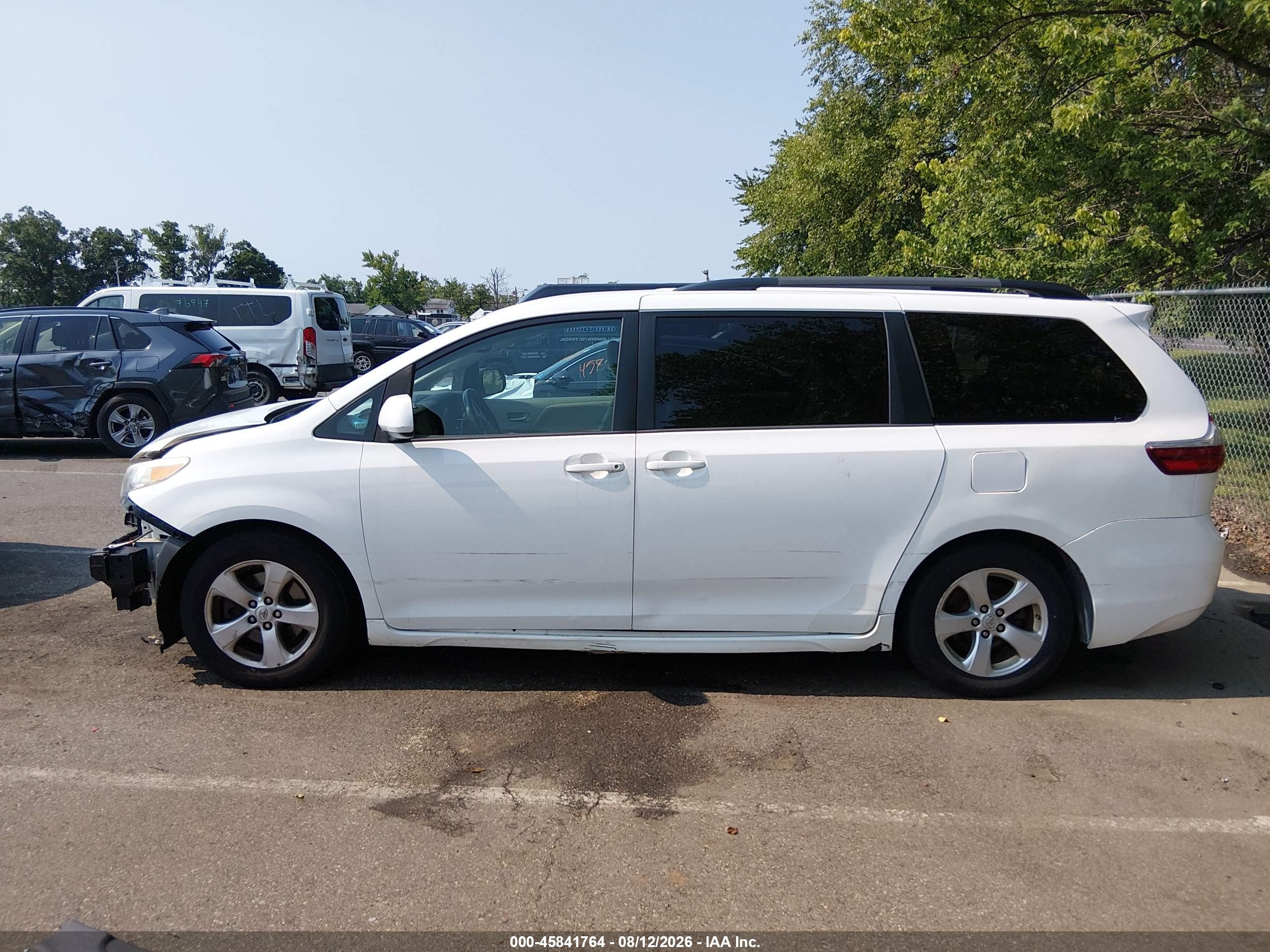 2015 TOYOTA SIENNA LE 8 PASSENGER
