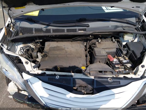2015 TOYOTA SIENNA LE 8 PASSENGER