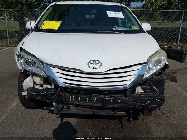 2015 TOYOTA SIENNA LE 8 PASSENGER