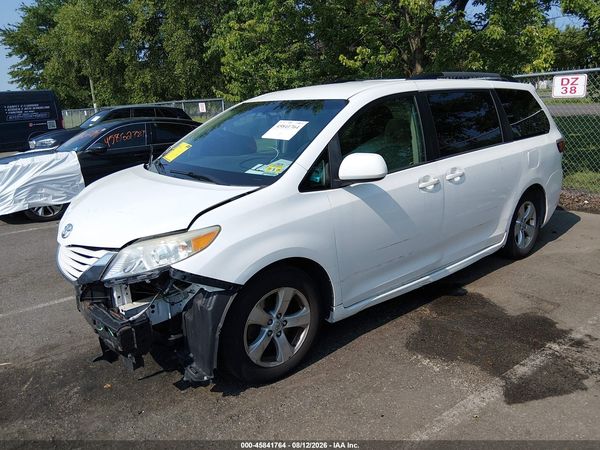 2015 TOYOTA SIENNA LE 8 PASSENGER
