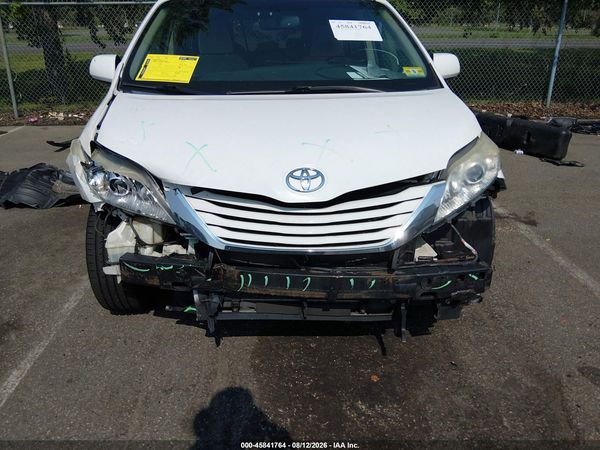 2015 TOYOTA SIENNA LE 8 PASSENGER